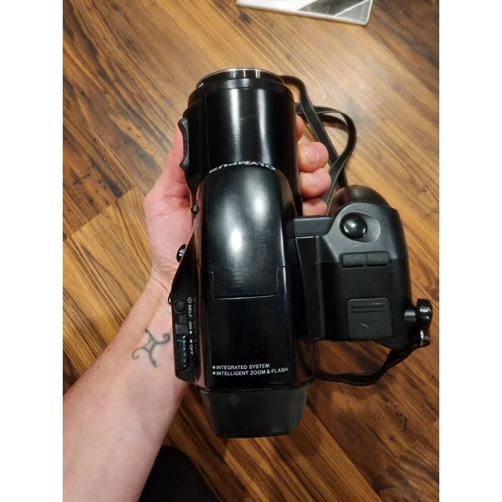 Vtg Olympus is1 35mm Film Camera High Res Zoom Lens 35-135mm + Bag+ Converter